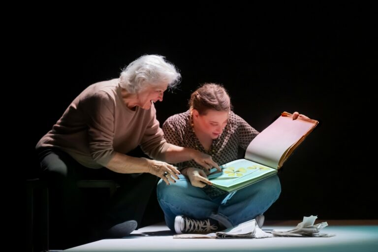 La découvreuse oubliée – Marthe Gautier et la découverte de la trisomie 21 – Théâtre de la Reine Blanche ❤️